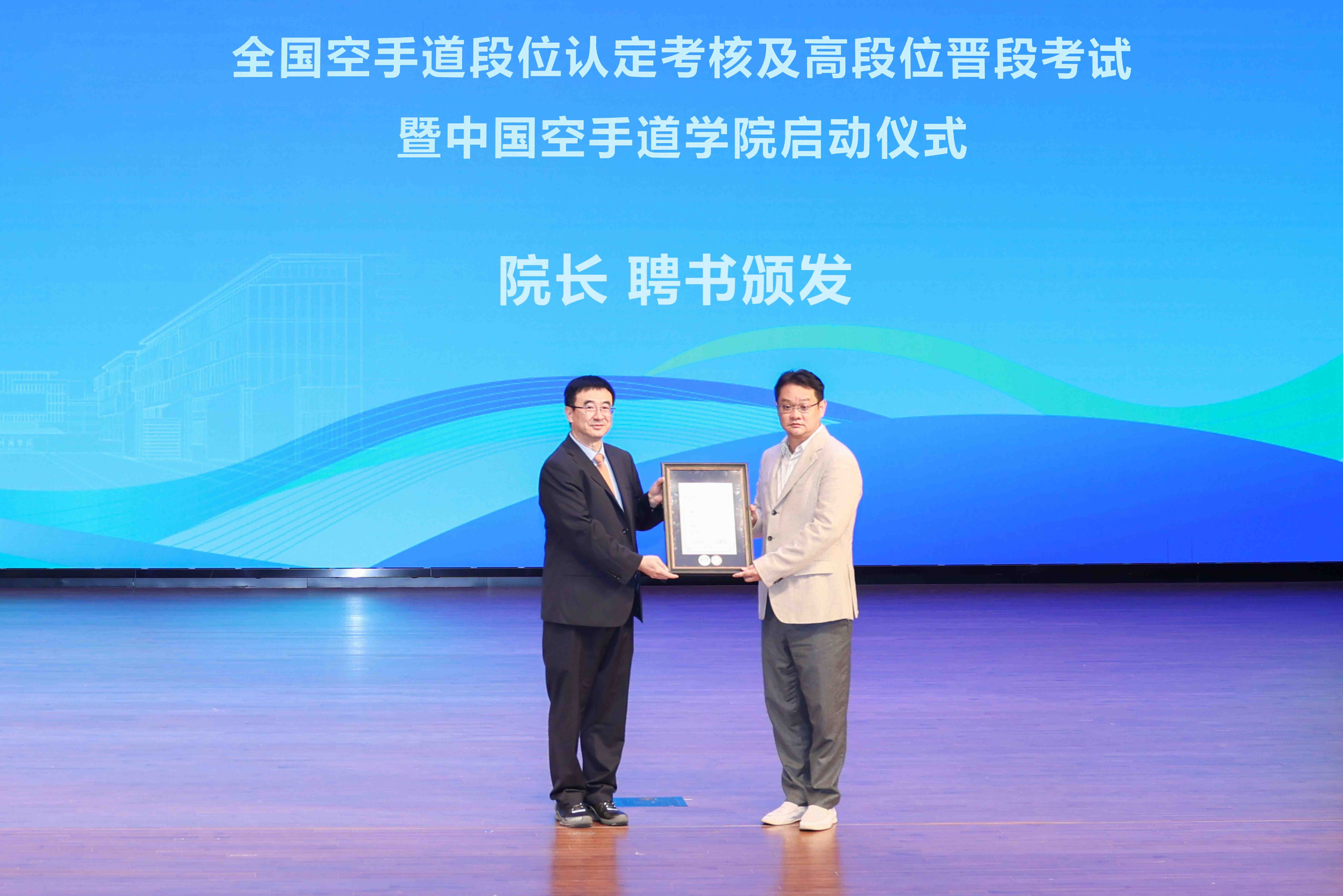 颁发经理聘书--品牌宣传部 陈一奇-2.JPG